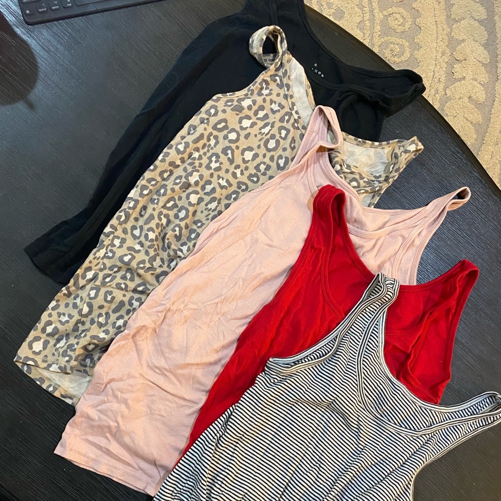 Set of 5 target tank tops like new